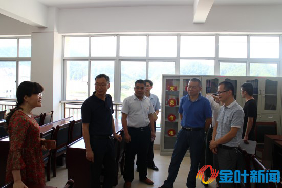 區(qū)直機(jī)關(guān)黨工委調(diào)研煙廠照片（0604下午） 01.jpg